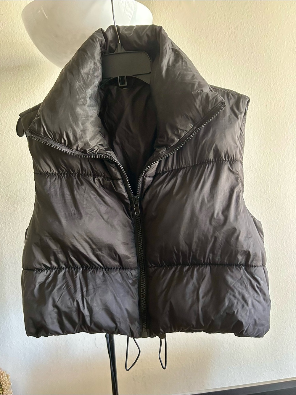 Cropped Puffer Vest in Dark Brown